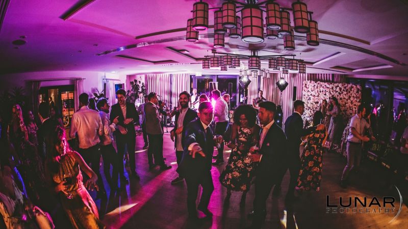 Full Dance floor at the Swan in Streatley whilst AKA play with the live 4 piece wedding band - Live Wedding Band | How to book a wedding band | live bands for wedding | Live band wedding cost | how much is a live band for a wedding | AKA Party Band