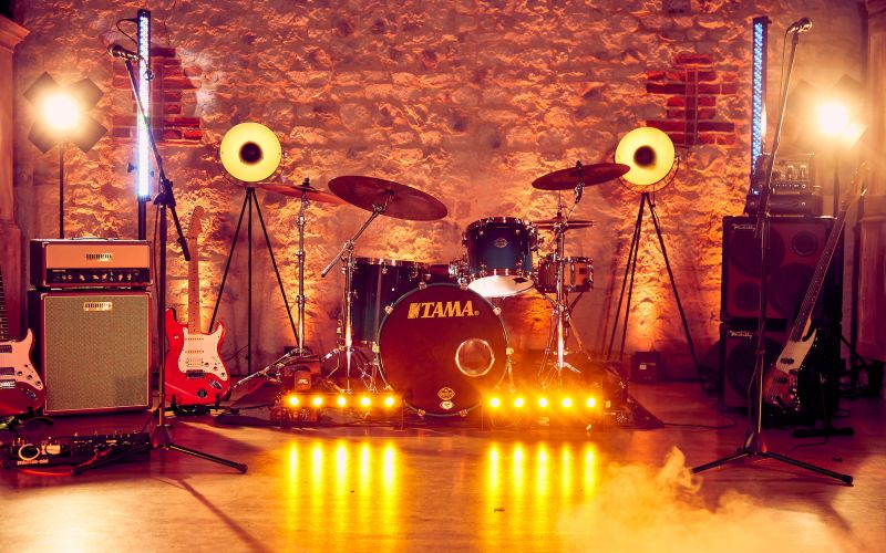 How to book a live band for your wedding is easy when you are working with AKA - Live Wedding Band | Wedding band Berkshire | best wedding bands uk | best party band | Wedding Bands Surrey | wedding entertainment | AKA Party Band