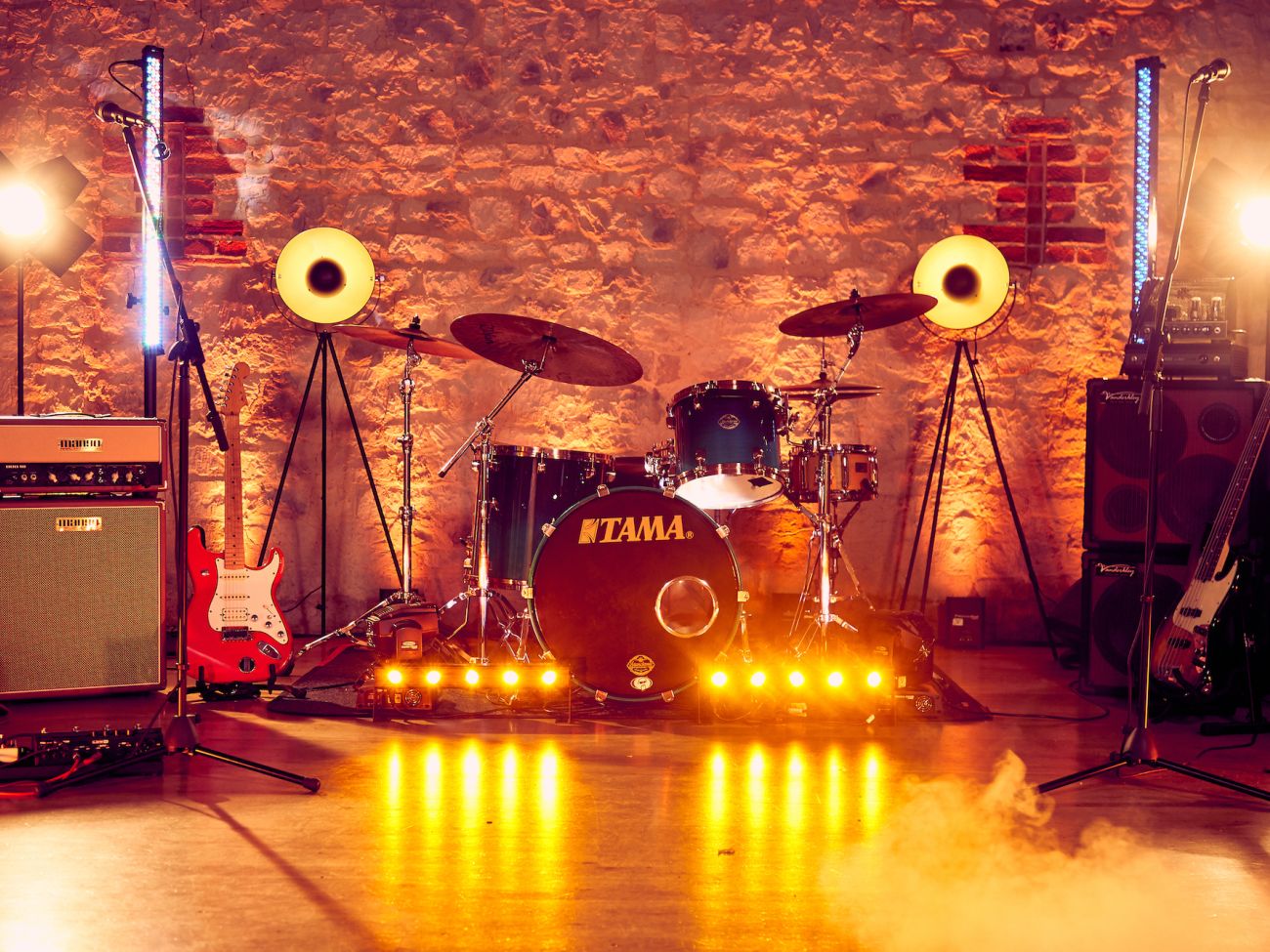 How to book a live band for your wedding is easy when you are working with AKA - Live Wedding Band | Wedding band Berkshire | best wedding bands uk | best party band | Wedding Bands Surrey | wedding entertainment | AKA Party Band