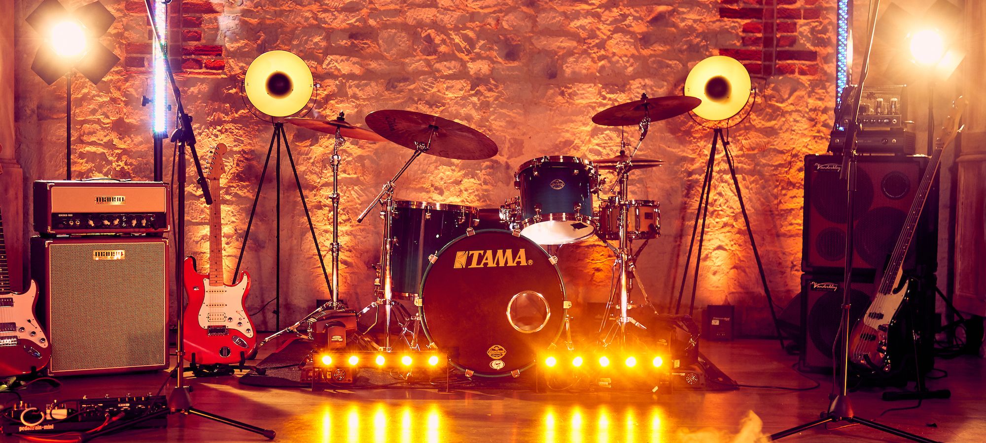 How to book a live band for your wedding is easy when you are working with AKA - Live Wedding Band | Wedding band Berkshire | best wedding bands uk | best party band | Wedding Bands Surrey | wedding entertainment | AKA Party Band