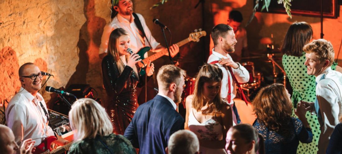 Choosing a live wedding band 2