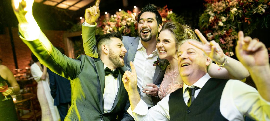Choosing a live wedding band 1