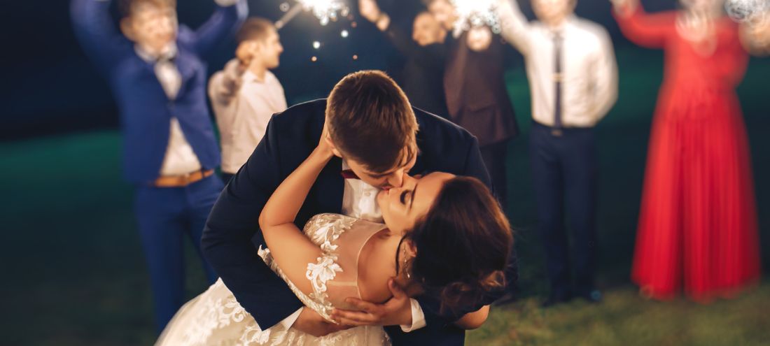 Live wedding band costs 1