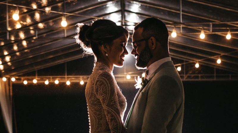 How to hire a live wedding band