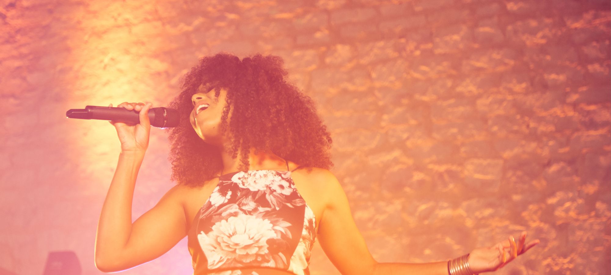 AKA singer - Live Wedding Band | Wedding band Sussex | best Sussex wedding bands uk | best party bands | wedding entertainment | AKA Party Band