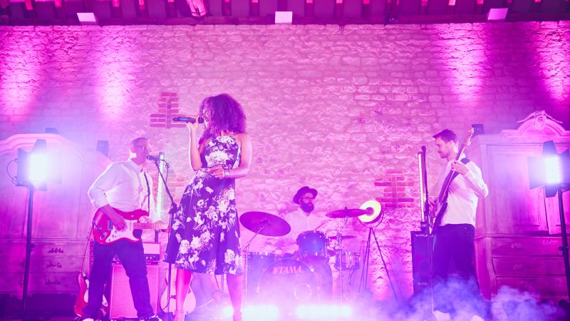 Watch the best wedding band in Hampshire, AKA, performing live at Bury Court Barn - Live Wedding Band | Band hampshire | acoustic wedding band | live party band | Function Band | evening wedding music | wedding entertainment | AKA Party Band