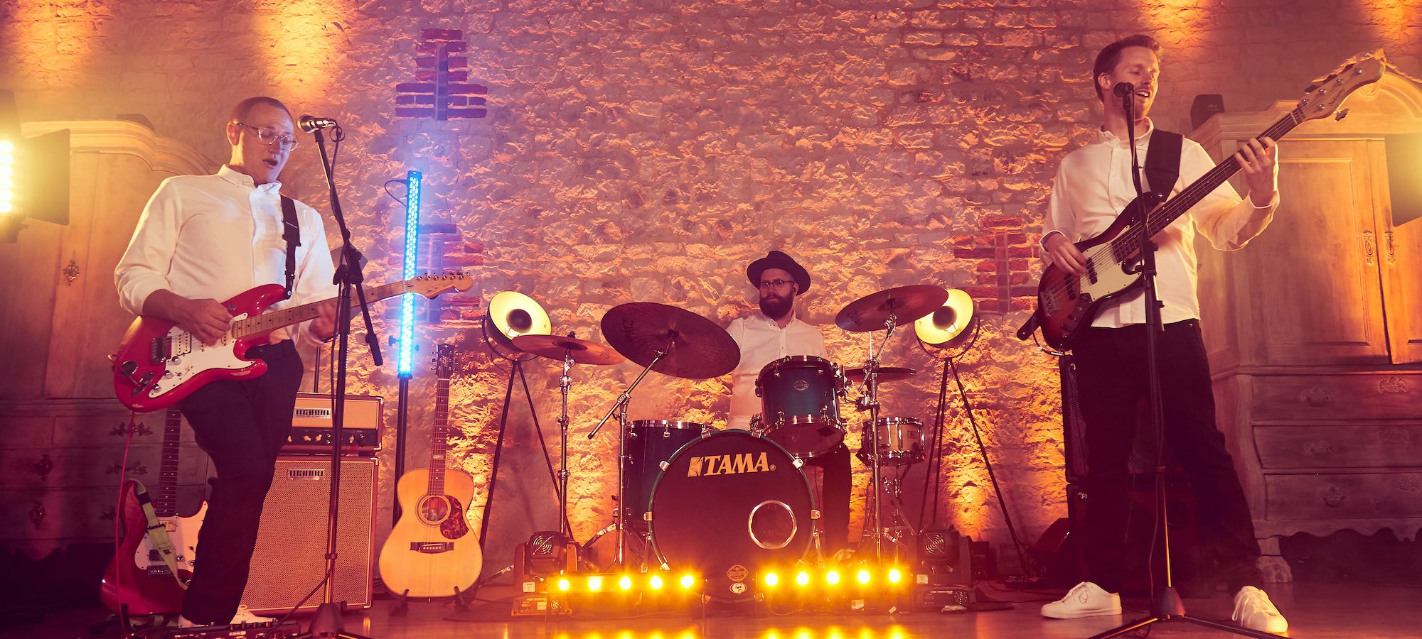 AKA is a live band for weddings. Based in Hampshire and playing live music for weddings all across England - Live Wedding Band | hampshire wedding bands | wedding live band cost | live bands for weddings in Kent | AKA Party Band