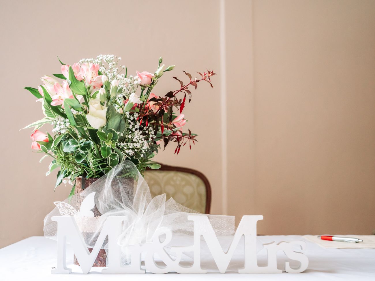 Top table with popular Wedding trends - Live Wedding Band | Wedding band Berkshire | best wedding bands uk | best party band | Wedding Bands Surrey | wedding entertainment | AKA Party Band