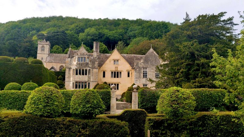 Owlpen Manor Private Wedding Venue in the Cotswolds - Live Wedding Band | Wedding band Cotswold | best wedding bands uk | best party band | Wedding Bands Gloucestershire | wedding entertainment | AKA Party Band